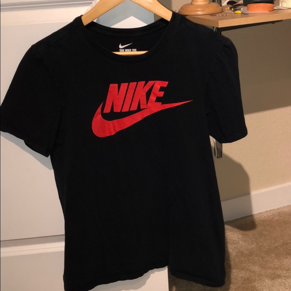 Nike tee black and red men’s small